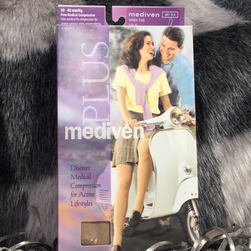 Mediven, NWOT,  IV, beige Compression Socks.  Medium